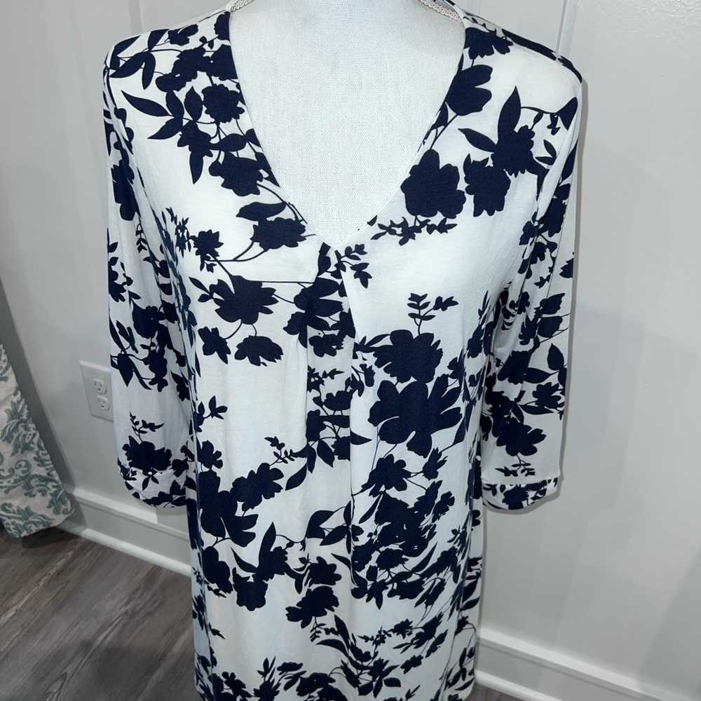 NWT Beabonnie Navy & White Floral Dress